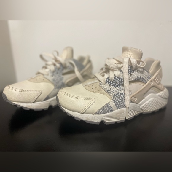 NIKE HUARACHES - Picture 1 of 4